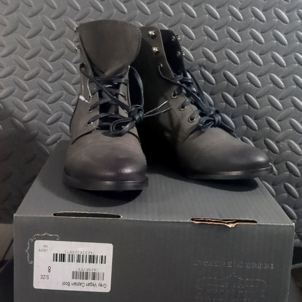 Thursday Boot Co Womens Grey Vegan Leather Captain Handcrafted Captain Boot